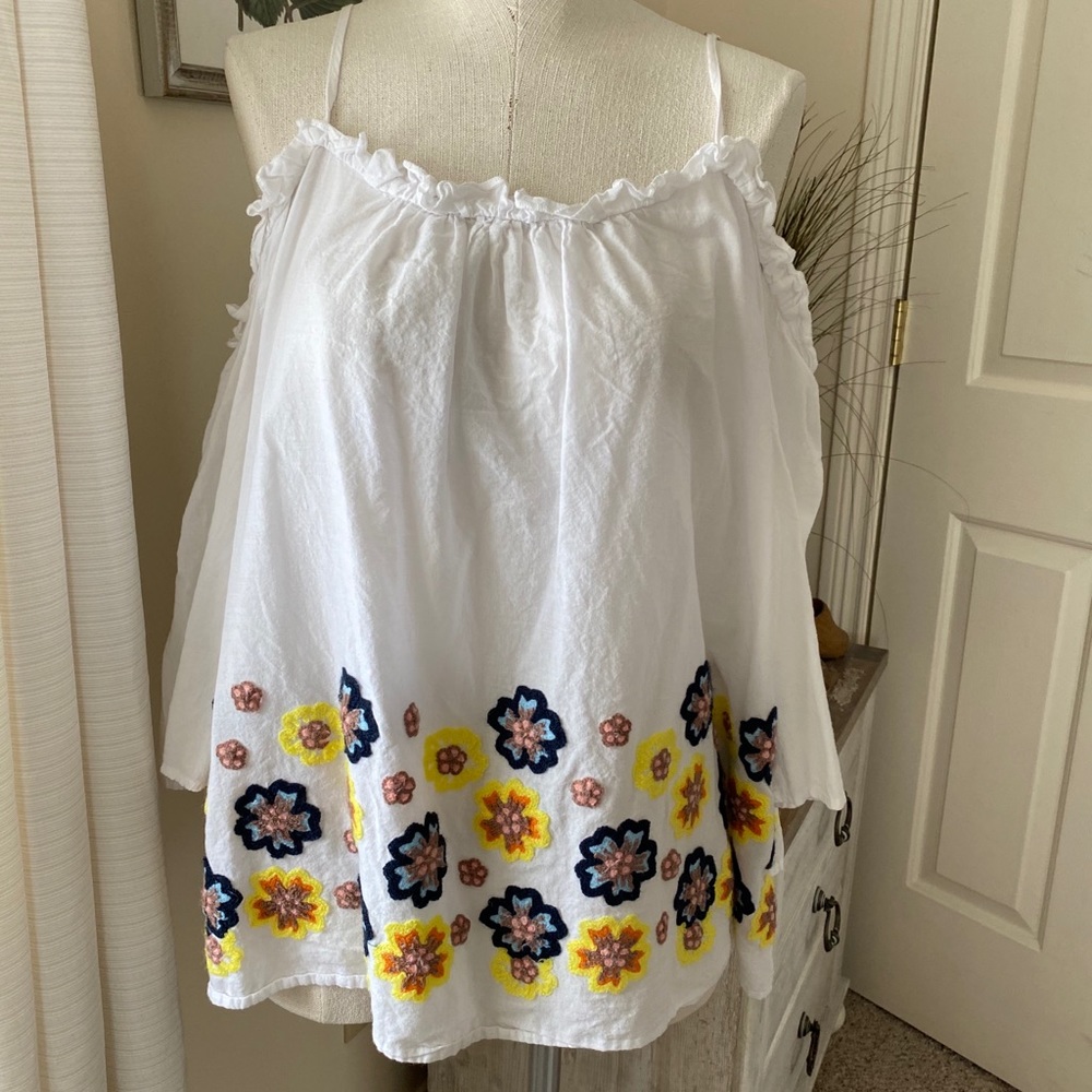 Embroidered blouse - Picture 2 of 3